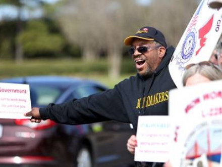 L-57 (Norfolk, Va.) President Wayne Jones at a rally against furloughs brought about by the sequester.  Photo by Steve Earley, The Virginian-Pilot