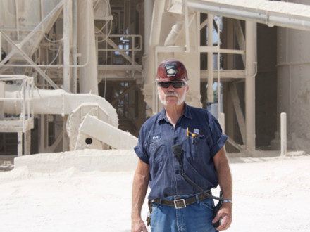 Richard “Pete” Petersen se jubiló recientemente después de 50 años en Linwood Mining & Materials Corp. cerca de Davenport, Iowa. 