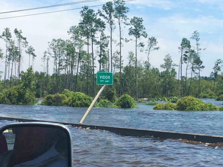 La Guardia Nacional del Ejército ayudó a las personas atrapadas en las aguas de las inundaciones causadas por el huracán Harvey, que tocó tierra en agosto, en Texas.