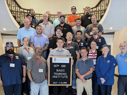 Veinte Boilermakers asisten a la 65.ª sesión básica del instituto de verano de los Boilermakers en la escuela para los trabajadores