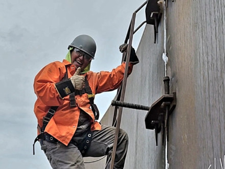 Danielle Manygoats, trabajadora Boilermaker de la L-627, ama su trabajo en el campo y habla con pasión sobre el oficio como reclutadora para su logia local.
