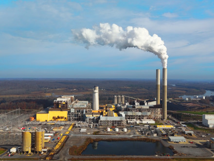 Un grupo de Boilermakers trabaja durante las interrupciones del servicio de mantenimiento de otoño; este tipo de labores constituye el sustento principal tanto para el Local 455 como para otros trabajadores que dependen de este empleo estacional.