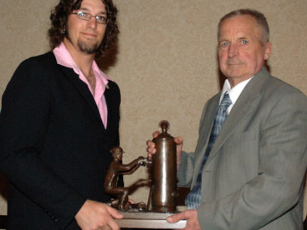 Local 146’s David Pinault, l., accepts the 2008 Top Canadian Apprentice award from Award of Excellence Winner Ole Florell.  