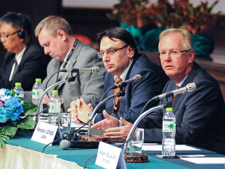 IBB International President Newton Jones, far right, Chairman of the IndustriALL Materials Industries Sector, speaks at the group’s world conference. Joining him at the leadership table are, l. to r., Varanon Peetiwan, Thai Ministry of Labour; Matthias Hartwich, Materials Industries Director; and Kemal Özkan, IndustriALL Assistant General Secretary.