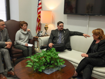 Senator Heidi Heitkamp (D-ND), talks with L-674 delegates. Heitkamp, who championed the passage the FUTURE Act, received the Boilermakers’ 2018 Senate Legislator of the Year award. Senator Heidi Heitkamp (D-ND), talks with L-674 delegates. Heitkamp, who championed the passage the FUTURE Act, received the Boilermakers’ 2018 Senate Legislator of the Year award.