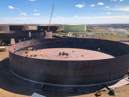 Boilermakers from L-146 and L-555 build two 245-foot-diameter tanks in six months.