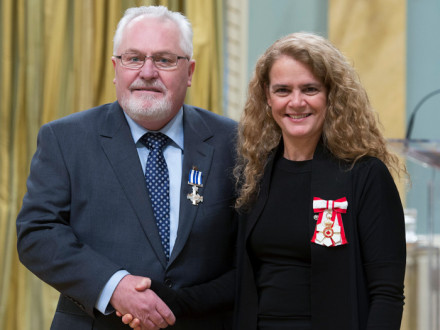 Governor General of Canada Julie Payette presents the Meritorious Service Cross (Civil Division) to IVP Joe Maloney Dec. 12 in Ottawa, Ontario. MCpl Vincent Carbonneau, Rideau Hall © OSGG, 2017
