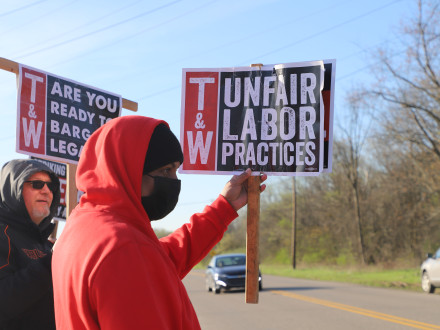 L-1622 members Dave Pratt, left, and Marc Thompkins take a shift on the picket line.