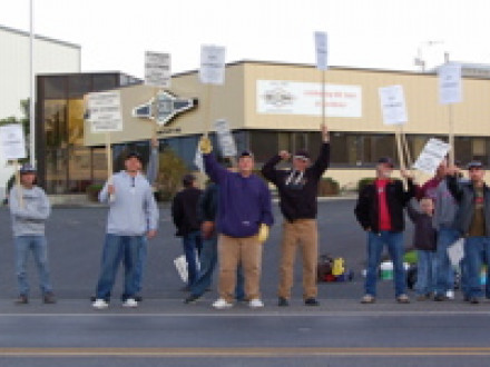 Members or Local 599 (Billings, Mont.) walk the picket line during the lodge’s 11-day strike against Beall Trailers of Montana.