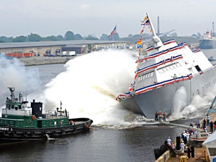 A Navy contract to build another LCS like the USS Freedom Local 696 members launched Sept. 23, 2006, will save nearly 300 Boilermaker jobs that Marinette Marine was considering for layoff. Photo courtesy Navy News Service