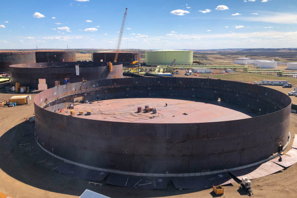 Boilermakers from L-146 and L-555 build two 245-foot-diameter tanks in six months.