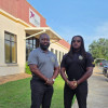 Edwin Allen (izquierda) y Carlos Brooks (derecha) se preparan para hablar con los trabajadores de Trojan Battery en Sandersville, Georgia. Edwin Allen (izquierda) y Carlos Brooks (derecha) se preparan para hablar con los trabajadores de Trojan Battery en Sandersville, Georgia.